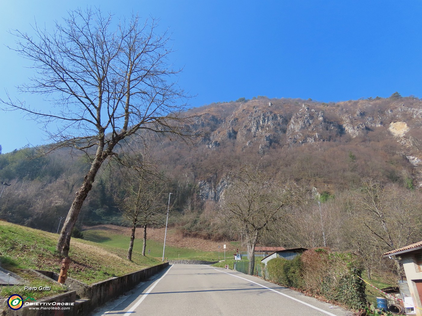 08 Saliamo verso Campo Sportivo.JPG
